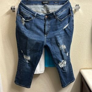 Judy Blue 18w Capri fit jeans distressed